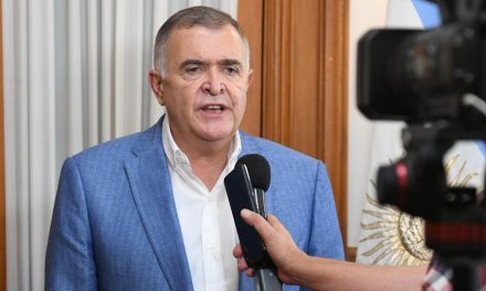 Piden a la Corte Suprema frenar la reelección de Jaldo en Tucumán
